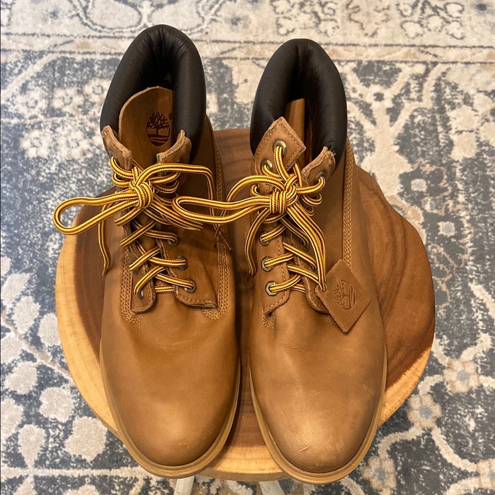 Timberland Brown Leather Men’s Boots with Lace-Up Design